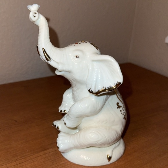Other - Elephant Hand Painted
Porcelain Formalities by Baum Bros With 10K Gold